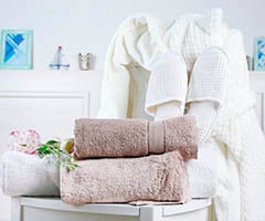 Handtücher und Bademäntel