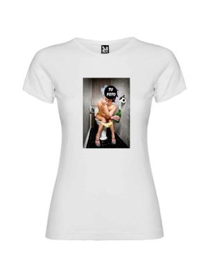 T-shirt branca para despedida de solteira com design de menina do banheiro para personalizar vista 1