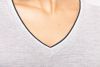 Kortermet pikéstrikket T-skjorte for kvinner med V-hals